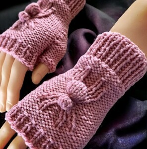 Knit Spider Gloves - Fre Knitting Pattern - Fingerless Gloves with Spiders