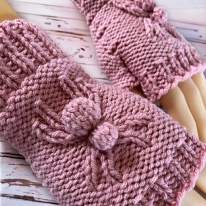 Knit Spider Gloves - Fre Knitting Pattern - Fingerless Gloves with Spiders