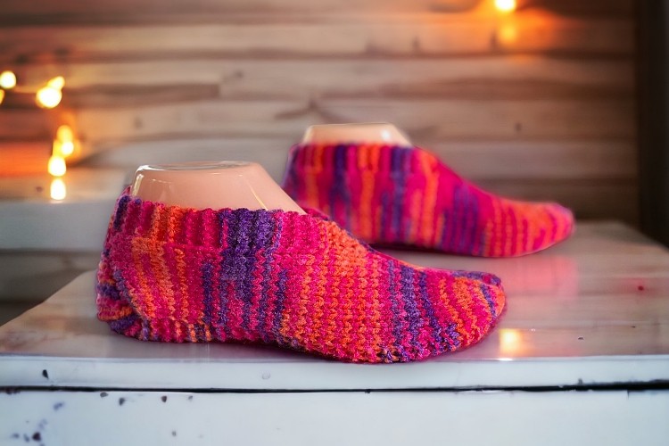 Snug Slip-on Knit Slippers - FREE Knitting Pattern